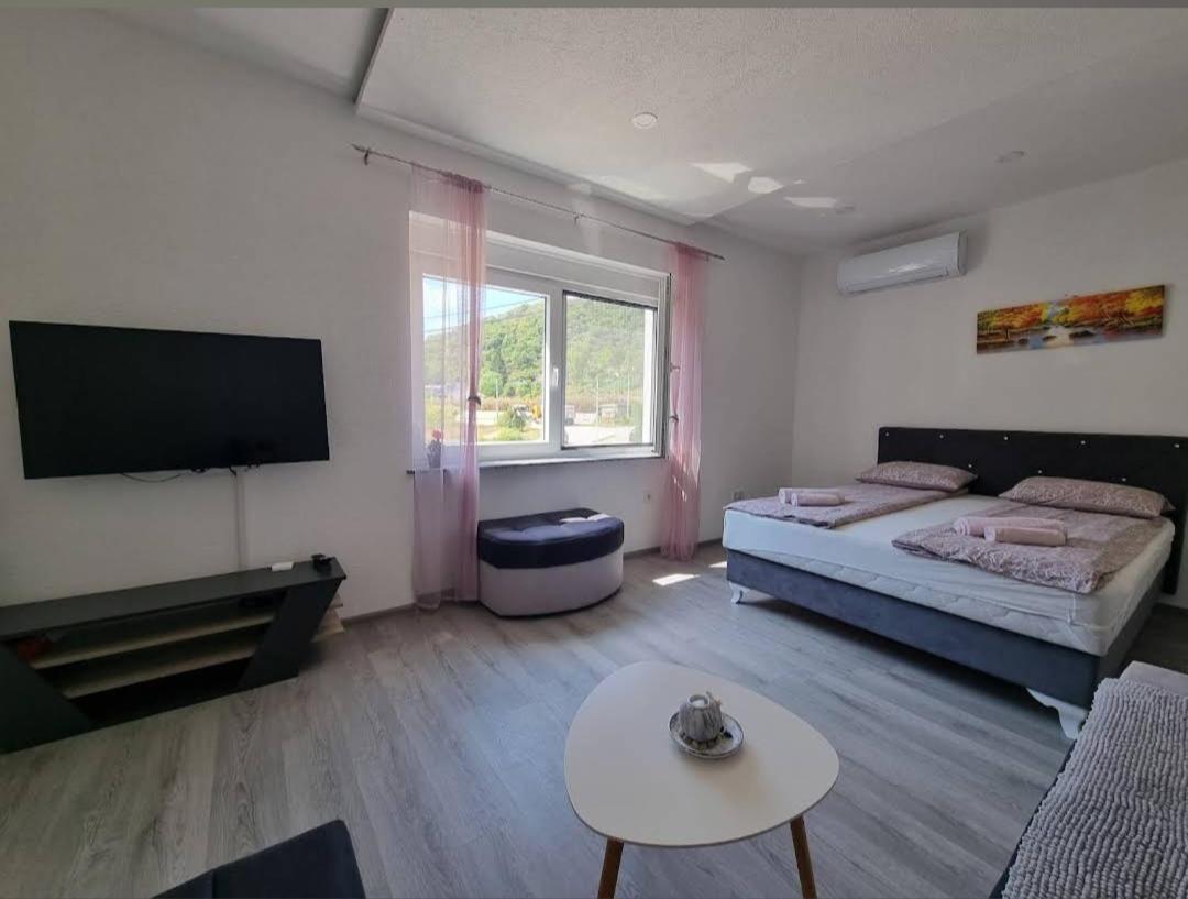 Apartman Edwin ヤイツェ エクステリア 写真